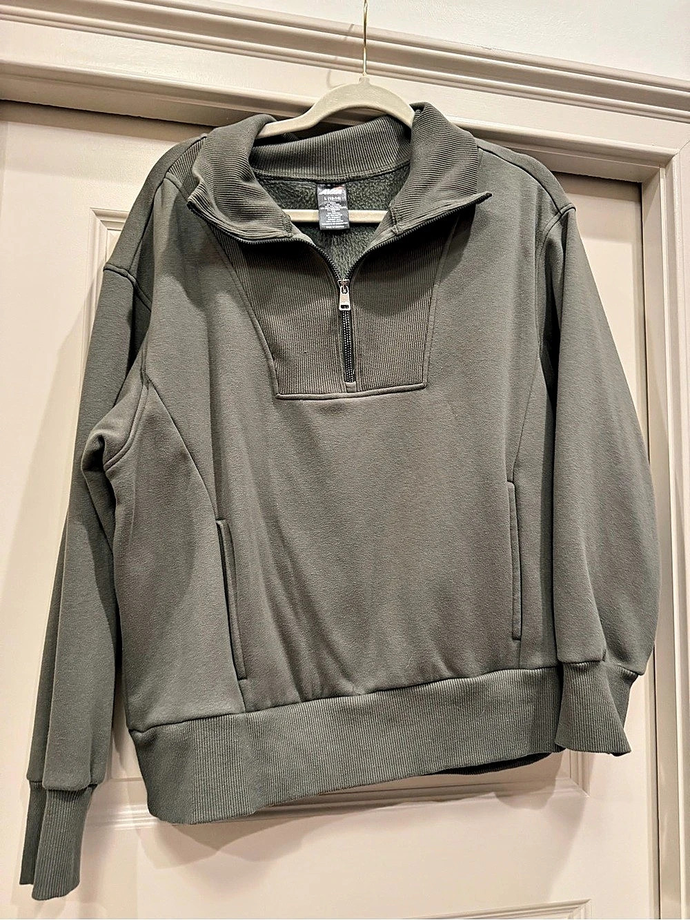 Avia Large Quarter-Zip Sweatshirt in Green Like New
